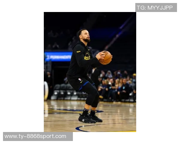 库里赛前训练穿TMac3s向麦迪致敬展现传奇球员的风范